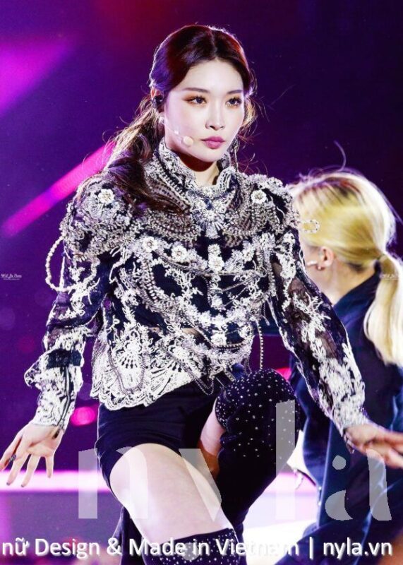 Trang phục thêu lan truyền của Chungha cho buổi biểu diễn SBS Gayo Daejun 2019 của cô ấy