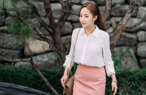 Park Min Young diện sơ mi công sở trong bộ phim " Thư Kí Kim"